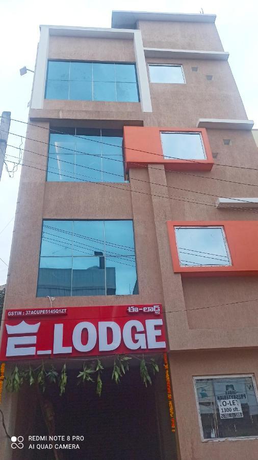 E Lodge 维沙卡帕特南 外观 照片