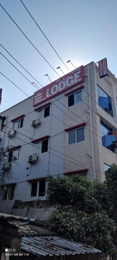 E Lodge 维沙卡帕特南 外观 照片