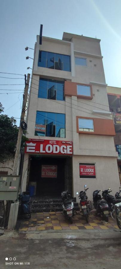 E Lodge 维沙卡帕特南 外观 照片